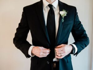 Groomsmen Attire: How to Choose the Perfect Look for the Big Day