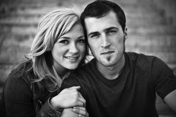 engagement photo poses for couples