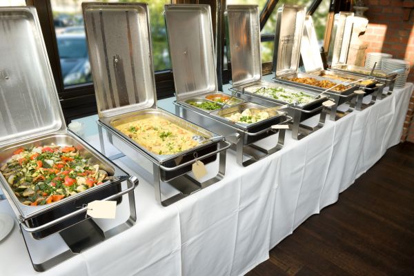 how to choose a wedding caterer
